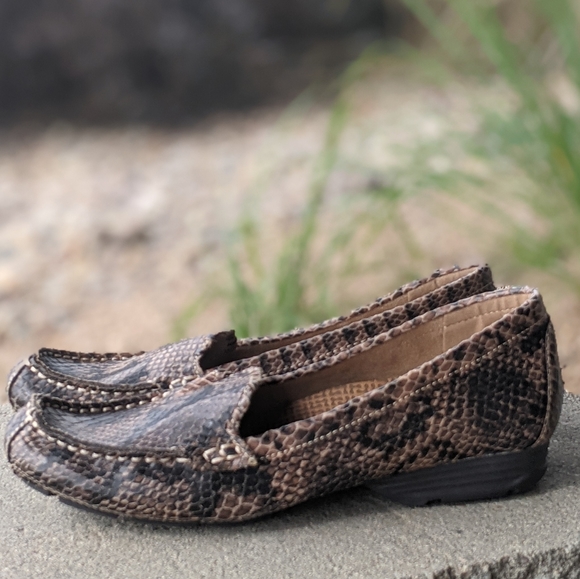 Baretraps Posture Plus+ "Ownah" brown/black leather snakeskin flats/loafers sz 7 - Picture 2 of 11